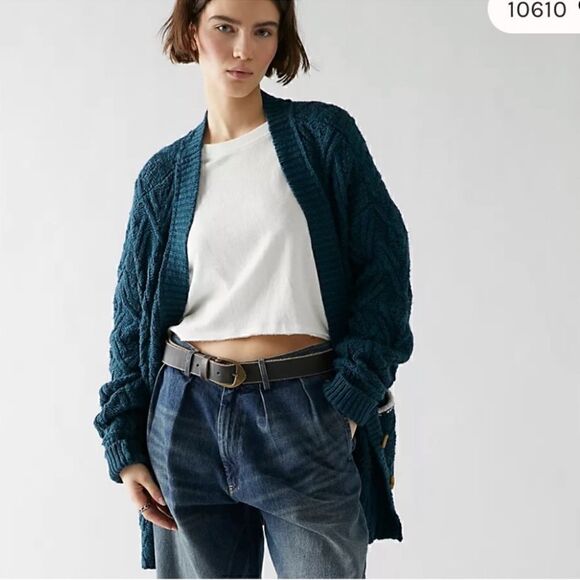 NWT- Free People Montana Cable Cardigan Sweater in Varsity Navy, Size M - Picture 6 of 7